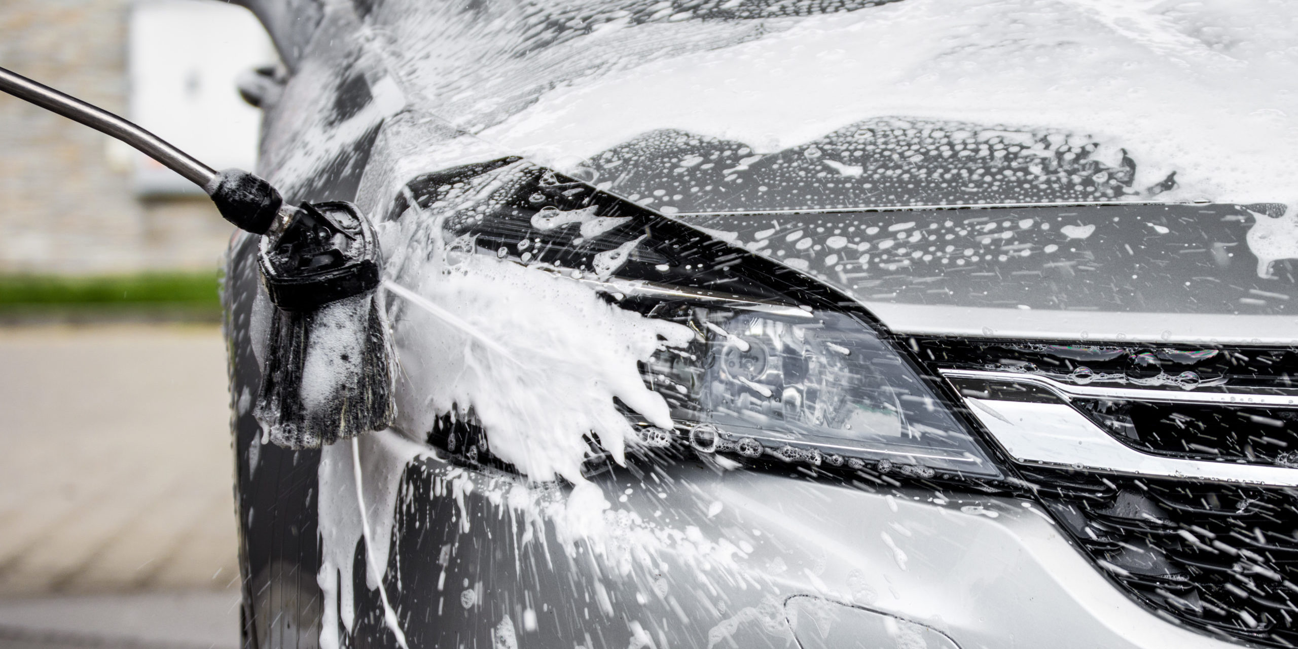 Which is better, car wash using water or car wash without water